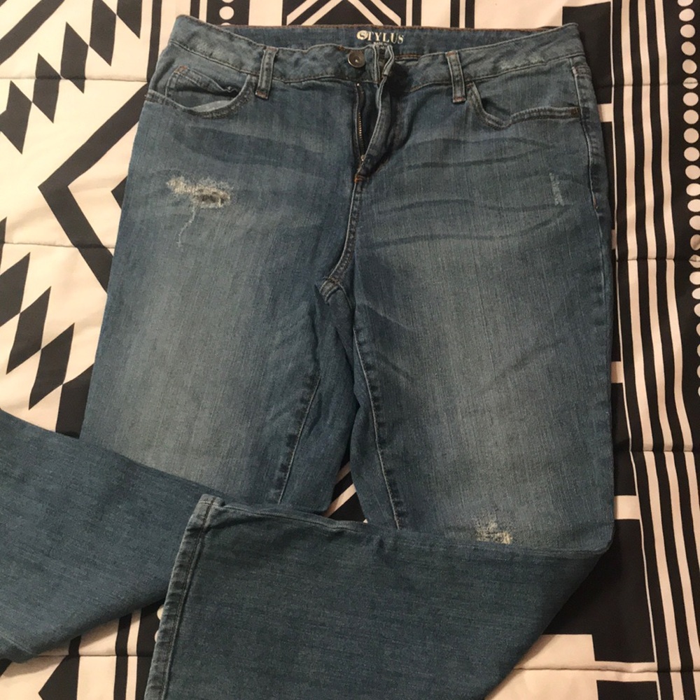 Stylus Distressed Denim Capris